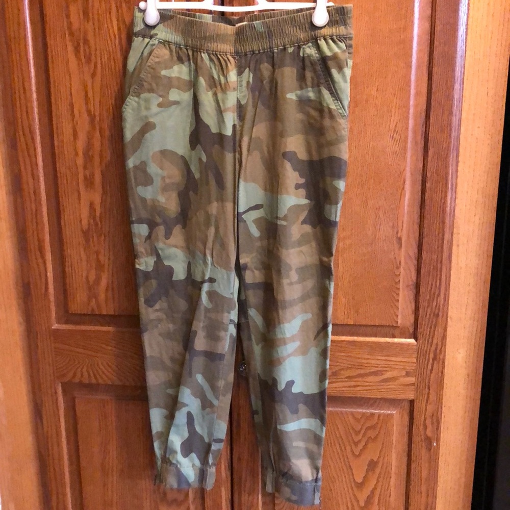 Levi’s Camo pants medium